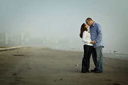 Couple kissing while the fog rolls into Dunedin