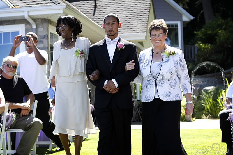 Wedding at The Edgewater House in Olalla, Washington