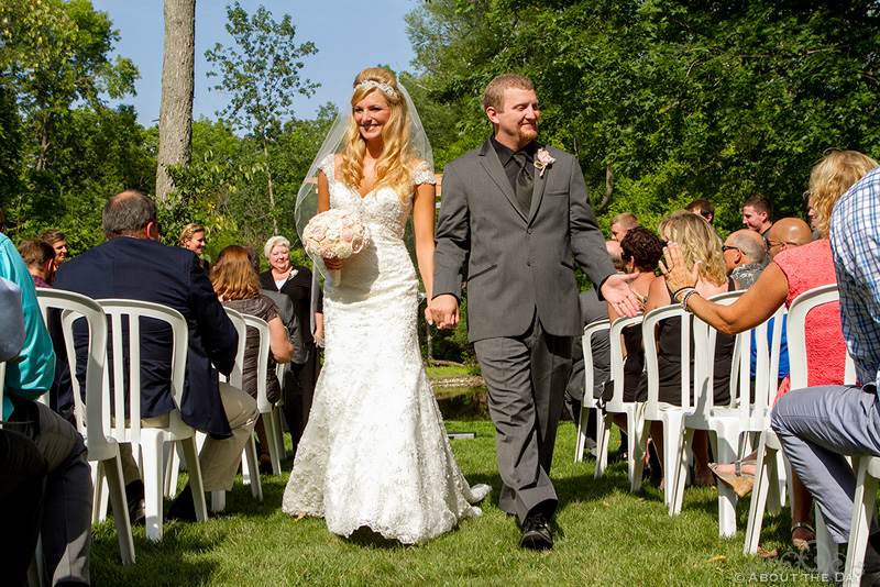 Wedding a Grafton Dells River Park in Milwaukee, Wisconsin