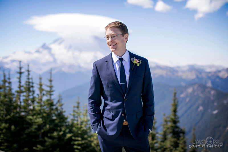 Andrew the Groom poses in front of Mt. Rainer
