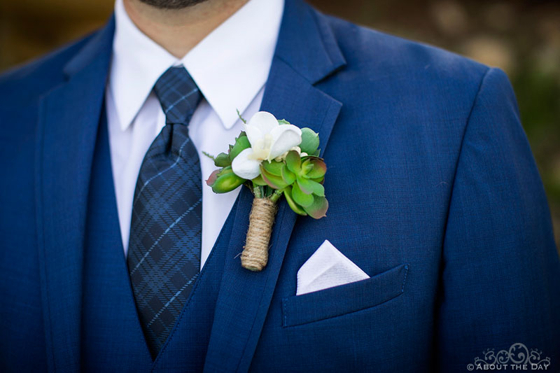 The grooms blue suit detail