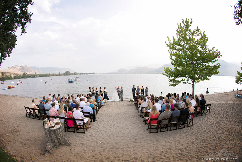 Wide angle of wedding ceremony at Veranda Beach Resort in Oroville, Washington