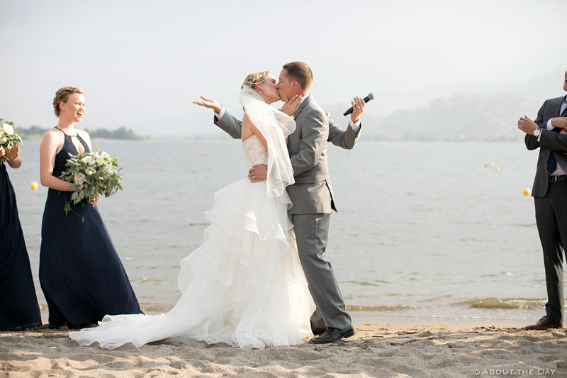 Wedding kiss at Veranda Beach Resort in Oroville, Washington