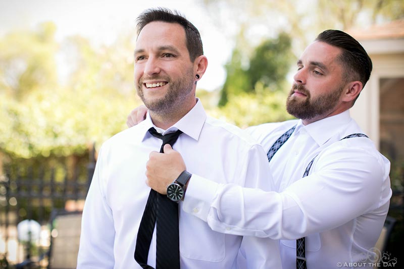 Best man helps his brother with his tie
