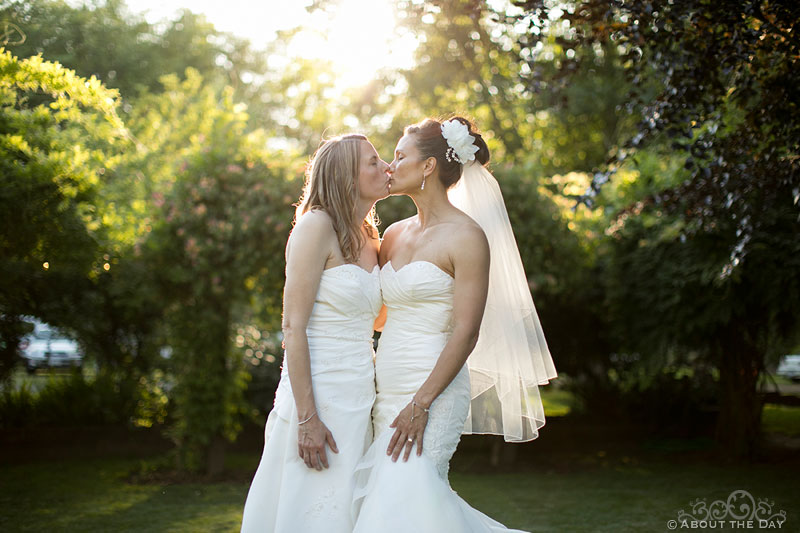Gorgeous Brides kiss in setting sun at Albees Garden in Olympia
