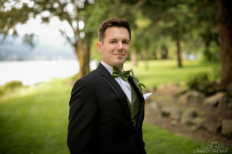 Groom poses on Thunder Island in Columbia River Gorge