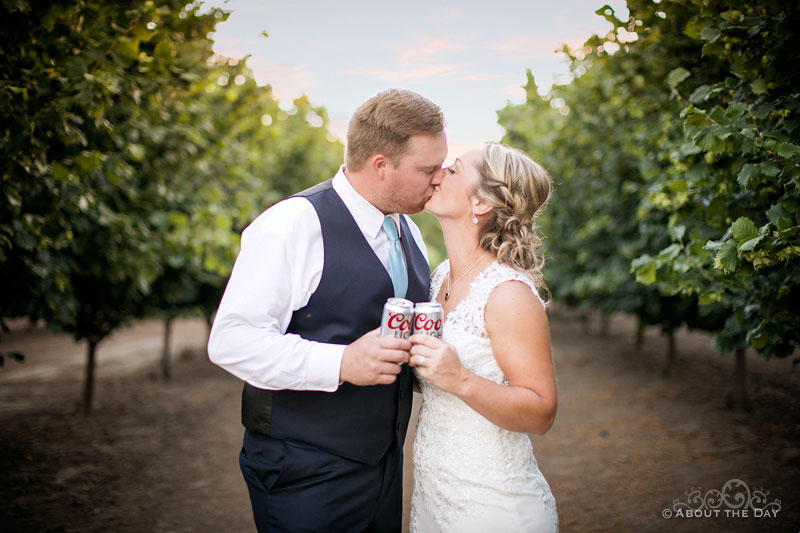 The Bride and groom have a Coors Light kiss