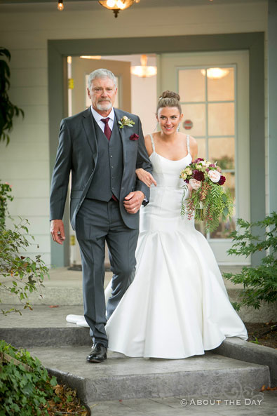 Hannah and her father walk down the isle at Creekside Event Center