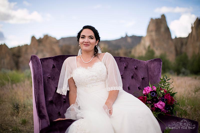 HannahShae sits on a purple couch at Smith Rock