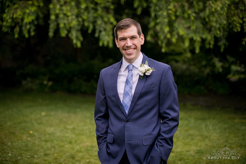 David poses for his first look at Vanessa in Parsons Gardens