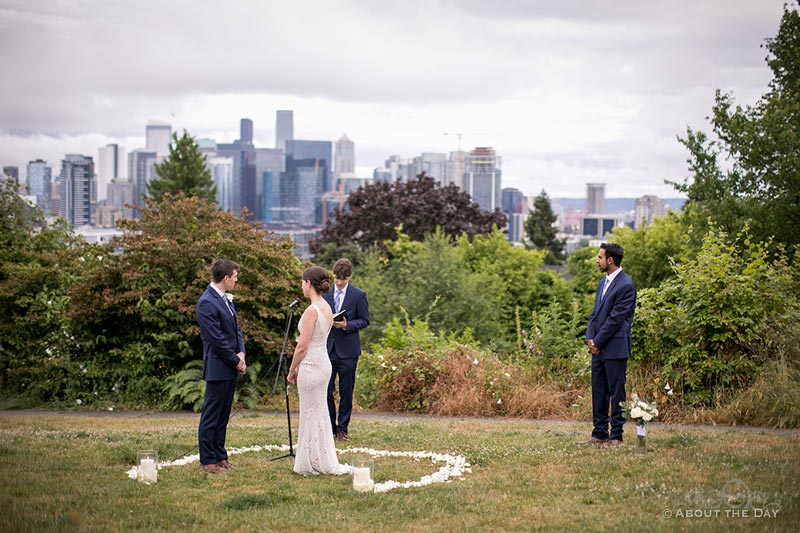 David & Vanessa say their vows in Bhy Kracke Park with a view of the Seattle skyline