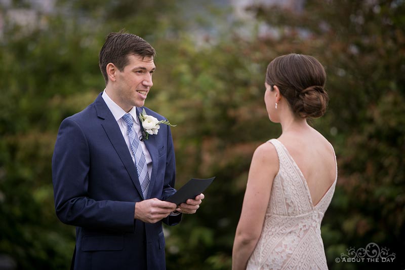 David & Vanessa say their vows in Bhy Kracke Park