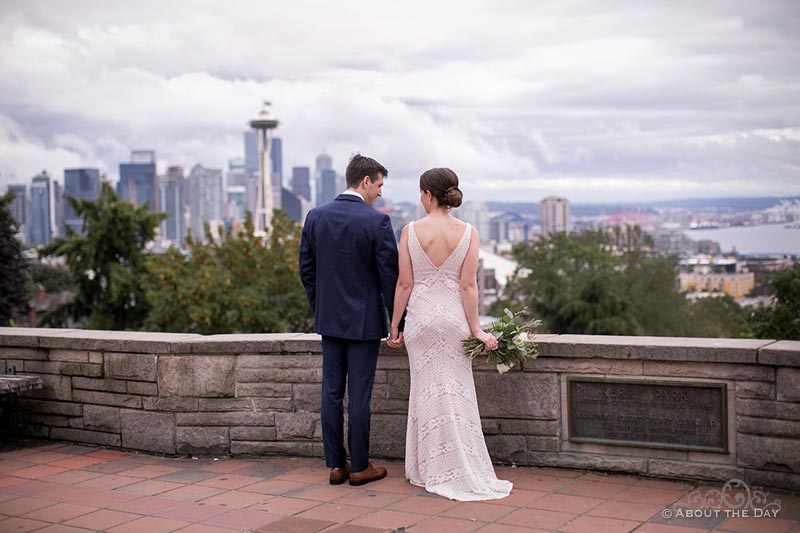 David & Vanessa remind us of social distancing with masks at Gas Works Park