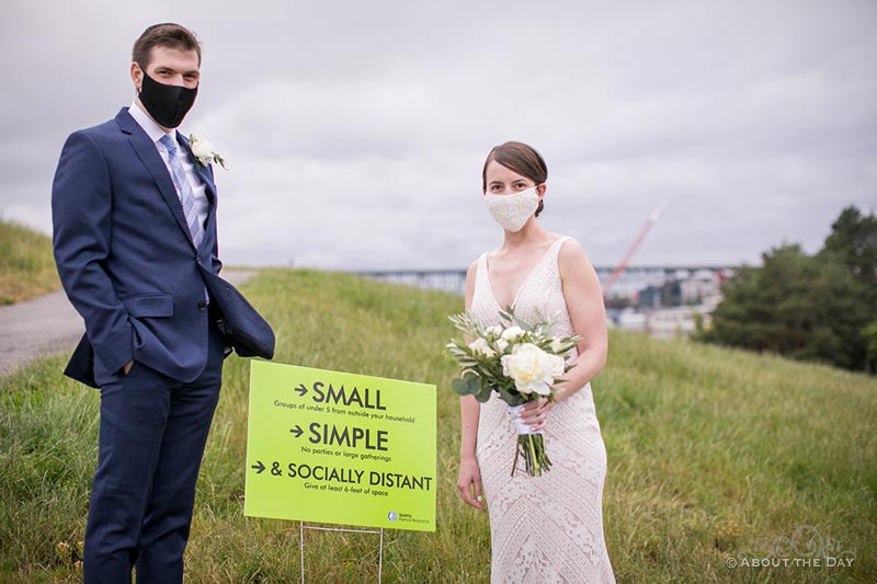 David & Vanessa with the Seattle skyline at Gasworks Park