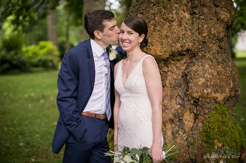 David kisses Vanessa in Volunteer Park